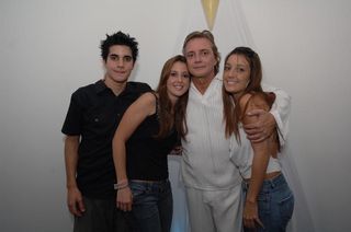 Fiuk com o pai Fábio Jr e as irmãs Krizia e Tainá