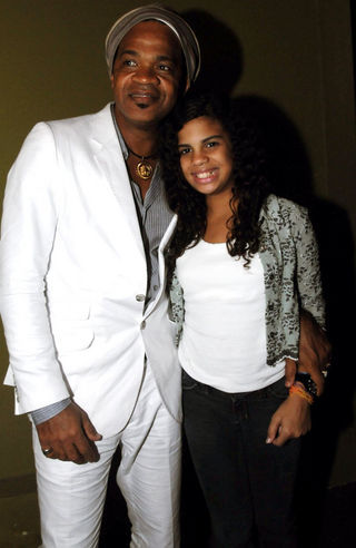 Carlinhos Brown e a filha Clara