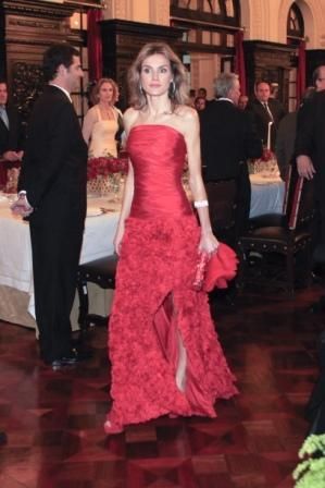 Princesa Letizia em jantar de gala no Peru