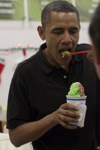 Barack Obama toma sorvete no Havaí