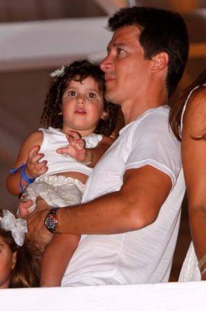 Rodrigo Faro e sua pequena Maria no Copacabana Palace