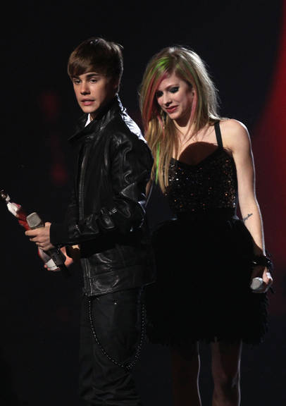Justin Bieber e Avril Lavigne no Brit Awards