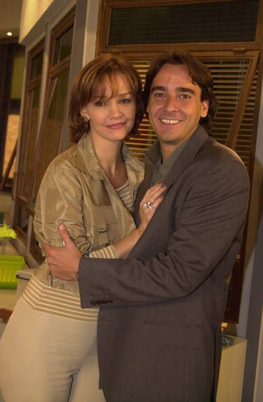 Ao lado da mulher Julia Lemmertz (Noêmia), o ator interpretou Cristiano Reis em 'Celebridades', 2003