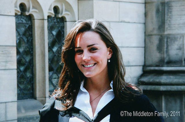 Casa real britânica mostra fotos do crescimento de Kate Middleton