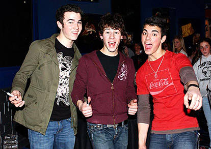 O trio, em janeiro de 2005. 