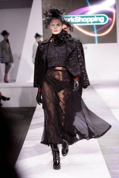 Marcelle Bittar desfila transparência no Claro Park Fashion