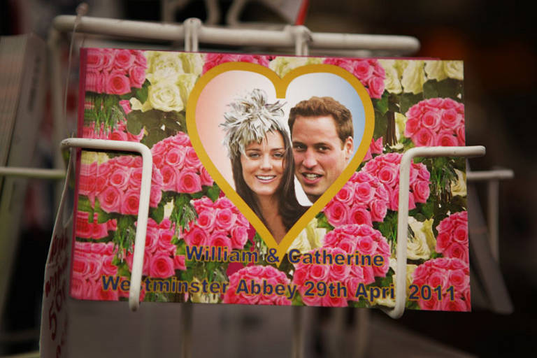 Cartão postal comemora o casamento de Príncipe William e Kate Middleton