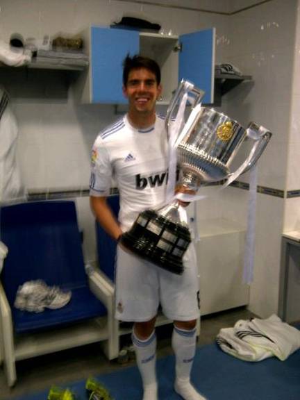 Jogador de futebol Kaká festeja a vitória do Real Madrid na Copa do Rei