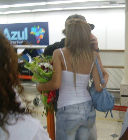 Felipe Dylon e Mariana Fusco flagrados no aeroporto em Teresina, Piauí