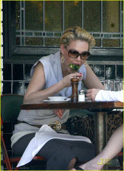 Katherine Heigl pede salada em LA