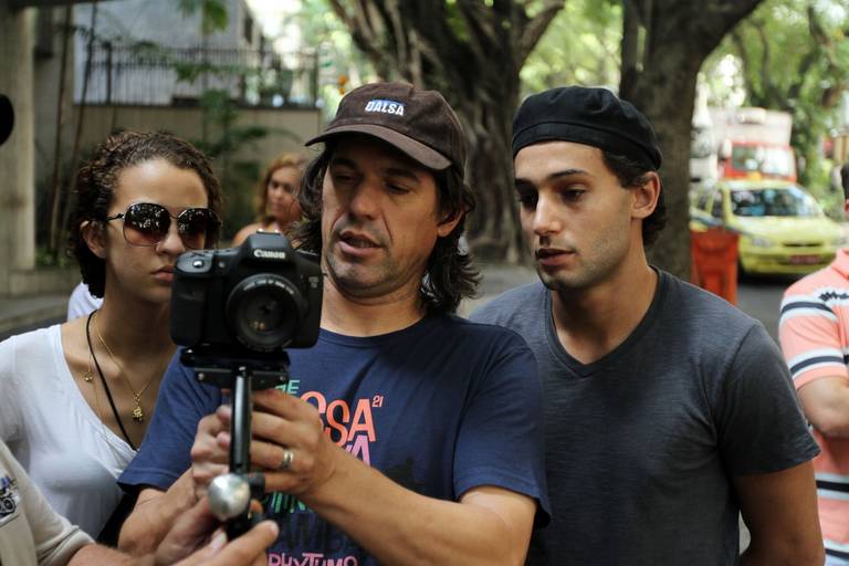 Rafael Almeida na direção do clipe