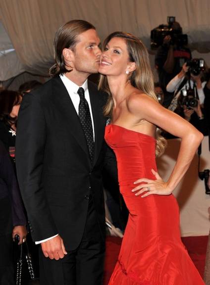 Gisele ganha beijo do marido, Tom Brady