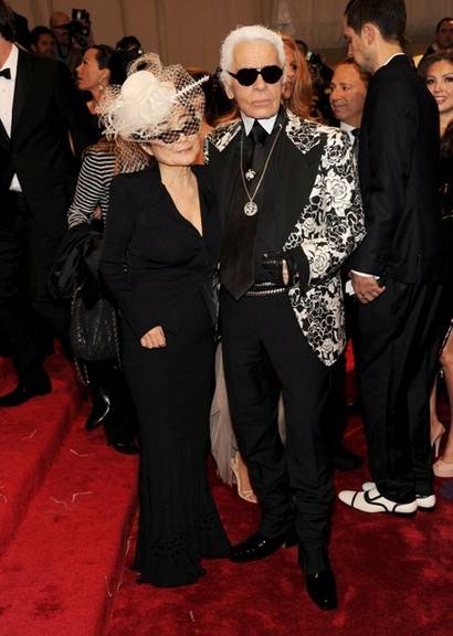 Yoko Ono e o estilista Karl Lagerfeld