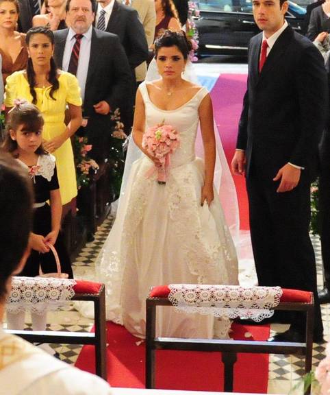 Casamento da personagem Celeste (Vanessa Giácomo) na novela 'Morde & Assopra', da Globo