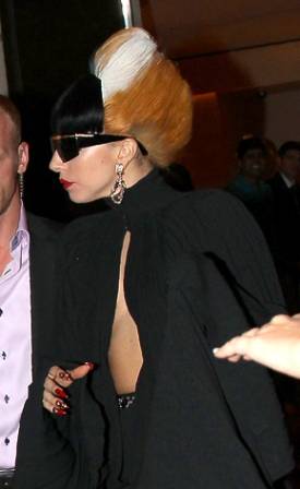 Lady Gaga e seu cabelo tricolor