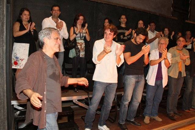 Famosos assistem à peça de Aderbal Freire Filho no Teatro Poeirinha, em Botafogo, Rio de Janeiro