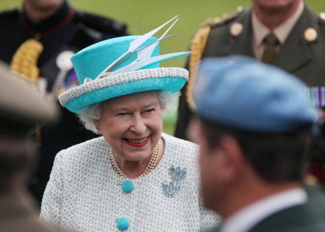 Rainha Elizabeth II durante cerimônia na Irlanda