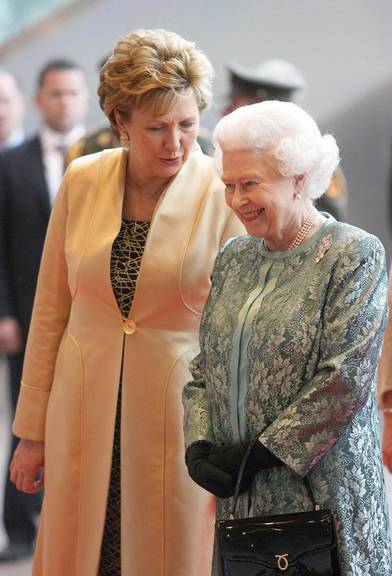Rainha Elizabeth II e a presidente da Irlanda, Mary McAleese