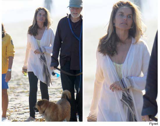 Maria Shriver passeia com amigos no Malibu