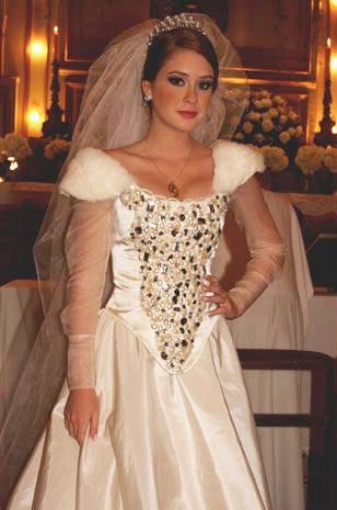 Marina Ruy Barbosa se veste de noiva pela primeira vez na novela 'Morde & Assopra'