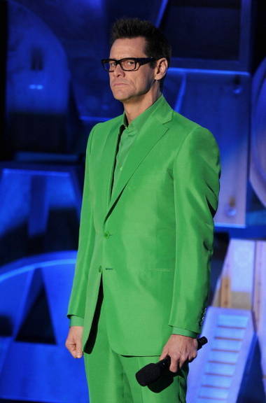 Jim Carrey reproduz look do vilão 'Charada' no MTV Movie Awards 2011