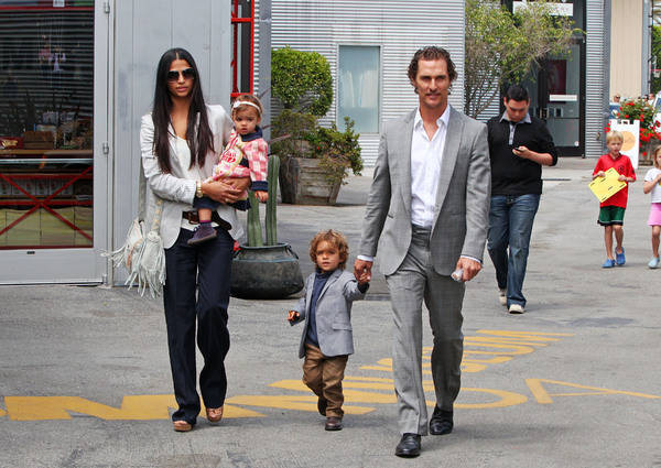 Matthew McConaughey, Camila Alves e os filhos, Levi e Vida