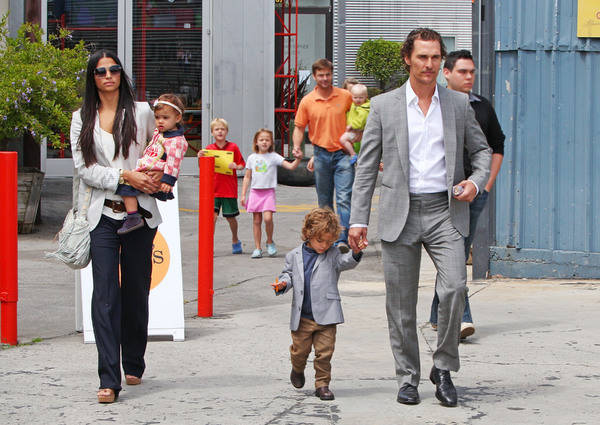 Matthew McConaughey, Camila Alves e os filhos Levi e Vida