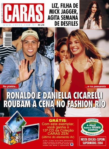 02/07/2004 - Ronaldo e Daniella Cicarelli roubam a cena no Fashion Rio