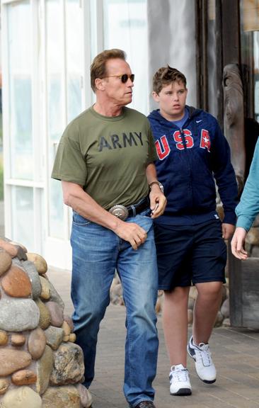 Arnold Schwarzenegger e Christopher também passearam por Malibu