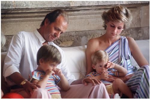 Diana e o rei Juan Carlos (Espanha) com William e Harry