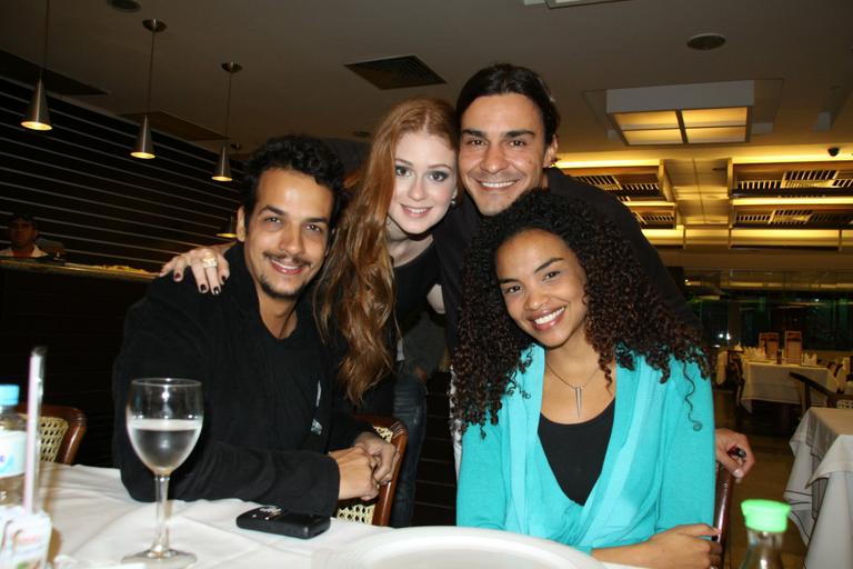 Thiago Luciano, Marina Ruy Barbosa, André Gonçalves e Lucy Ramos