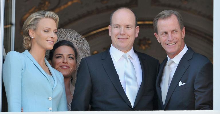 Princesa Charlene, sua testemunha Donatella Knecht de Massy, Prince Albert II e seu padrinho Chris Le Vine