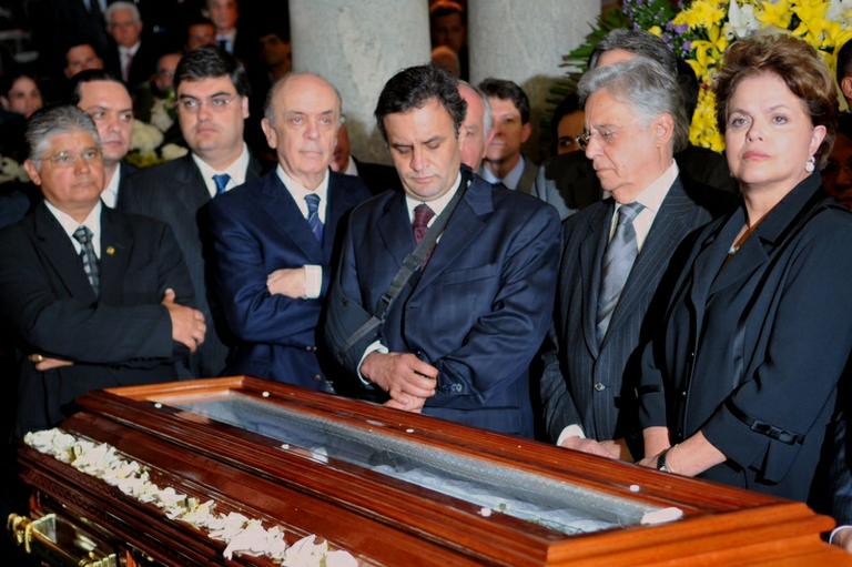 José Serra, Aécio Neves, Fernando Henrique Cardoso e Dilma Rousseff velam o corpo do ex-presidente Itamar Franco