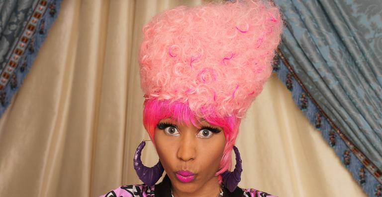 Nicki Minaj e a peruca no estilo Marge Simpson
