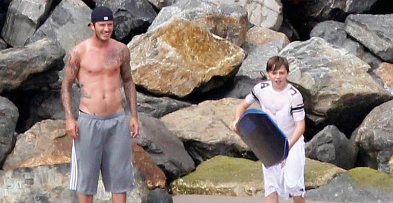 David Beckham e os filhos, na praia