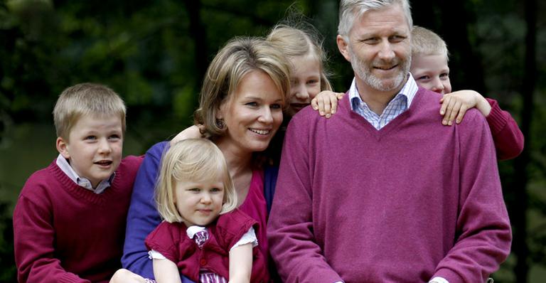 Príncipe Philippe e princesa Mathilde com os filhos