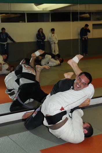 Marcelo Frisoni treinando jiu-jítsu em São Paulo