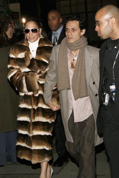 Jennifer Lopez e Marc Anthony em fevereiro de 2005, mês em que o casal assumiu publicamente que haviam se casado
