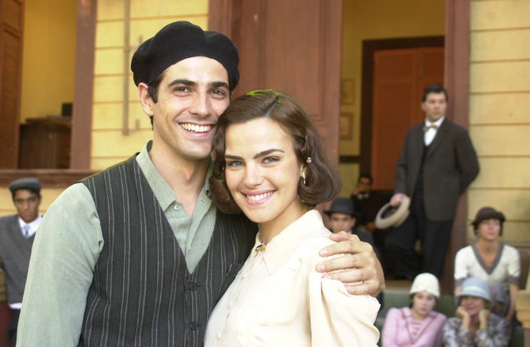 Ana Paula Arósio como Camille ao lado Reynaldo Gianecchini como Toni em 'Esperança'