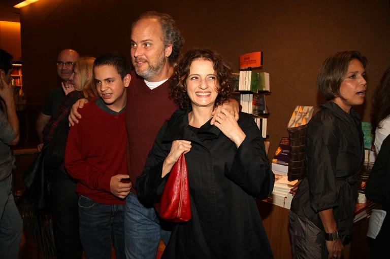Denise Fraga levou seu marido Luiz Villaça e o filho do casal , Nino