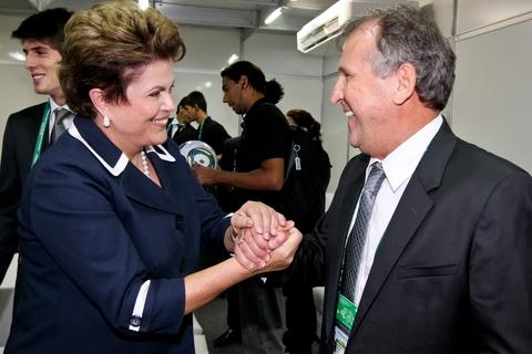Dilma Rousseff e Zico conversam depois da cerimônia, realizado no Rio de Janeiro