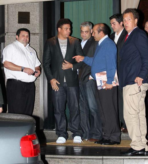 Ronaldo janta com Nizan Guanaes e um grupo de empresários
