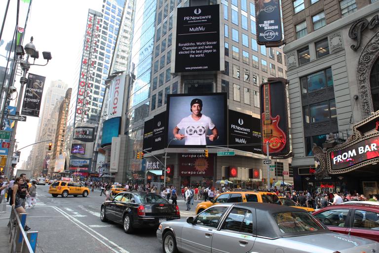 Ronaldinho Gaúcho em campanha do 'Instituto Arte de Viver Bem' em Nova York