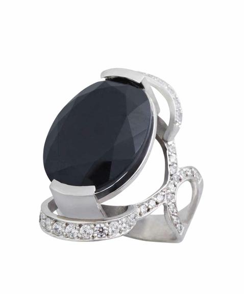 Pedras Escuras: Anel de ouro branco com quartzo negro e diamantes FERNANDA BRAZ 11 3672-6795 [febraz.com.br]