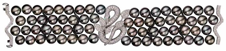 Pérolas: Bracelete de ouro branco com pérolas negras, diamantes e esmeraldas BOUCHERON [boucheron.com]