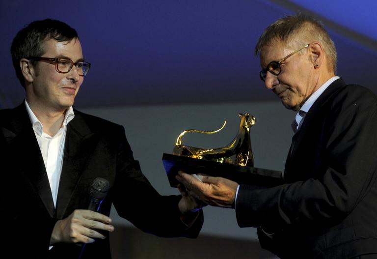 Harrison Ford recebe prêmio do diretor Olivier Pere em cerimônia na Suiça