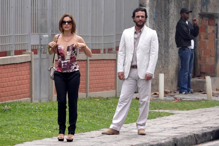 Vera Zimmerman e Rodrigo Lombardi gravam cenas de ‘O Astro’ pelo Rio de Janeiro