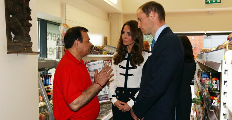 Príncipe Harry e Duquesa Catherine visitam centro comunitário de Birmingham