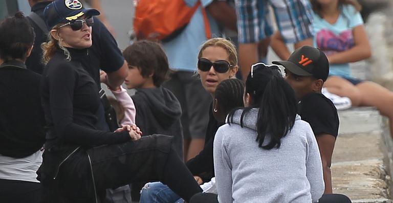 Madonna descansa com a família no sul da França