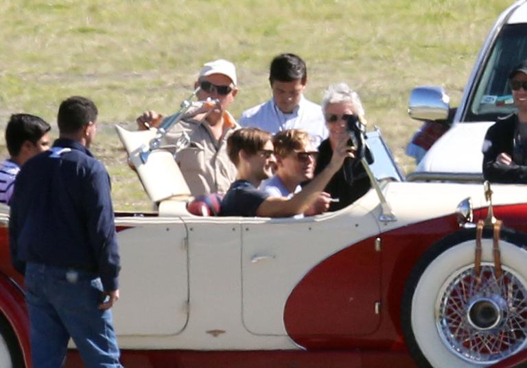 Leonardo DiCaprio e Tobey Maguire testam carro vintage para seu novo filme, The Great Gatsby